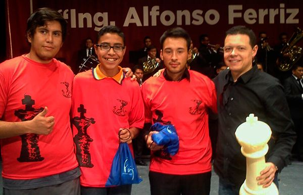 Equipo de Ajedrez logra tres lugares en Torneo Nacional