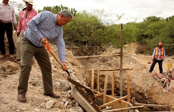 Presidente municipal antorchista arranca construcción de puente en Chancaquero.