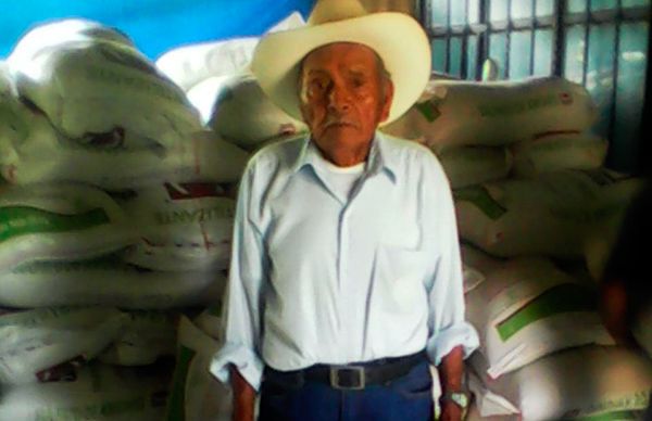 Campesinos fueron beneficiados con fertilizante