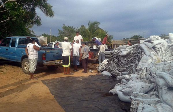 Entregan en Tomatlán abono orgánico otorgado por la Seder