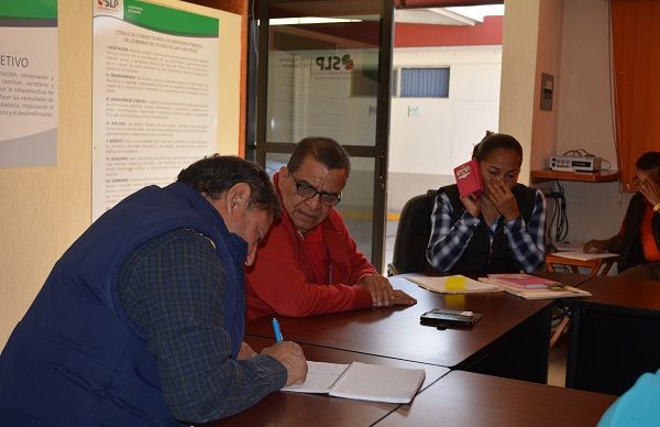 Antorchistas salinenses logran acuerdos con la JEC.