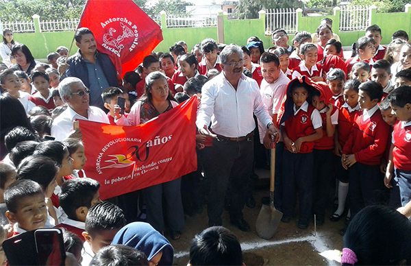 Antorcha inicia obra en  escuela de Santa Cruz Xoxocotlán