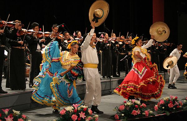  Homenaje a Juan Gabriel