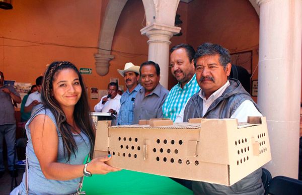  Antorchistas de Fresnillo reciben apoyos gestionados por el regidor Guillermo Guerrero