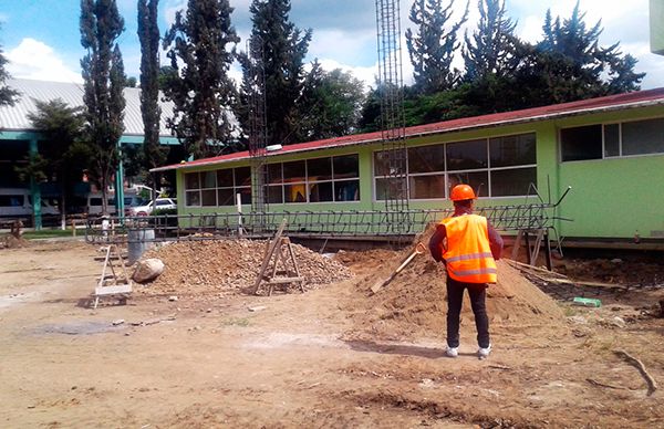  Preparatoria Lázaro Cárdenas del Río contará con plaza cívica 