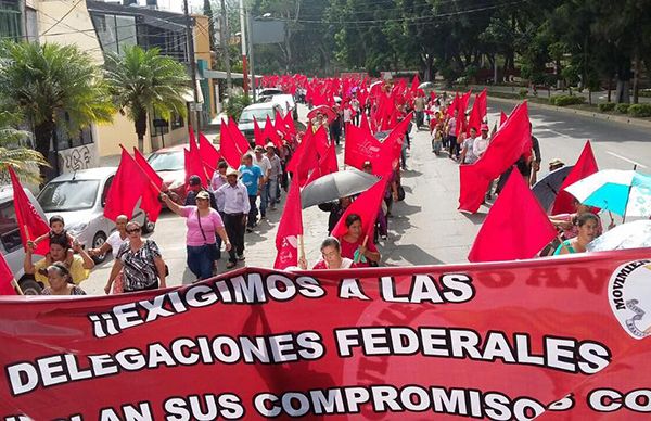 Protestan antorchistas contra incumplimiento de dependencias federales