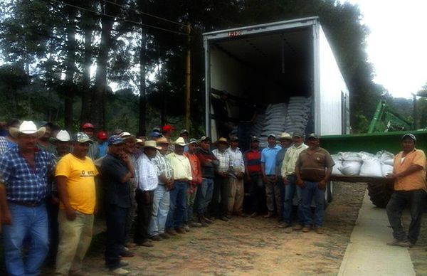 Benefician a campesinos de San Gabriel con insumo agrícola