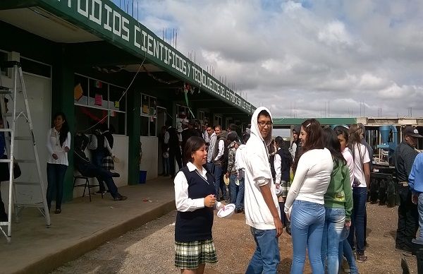 Continúa la atención a estudiantes de Santo Domingo