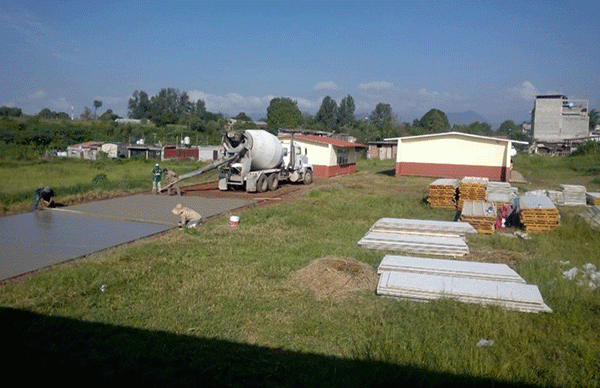 Inició la construcción de cuatro aulas en la primaria Clara Córdova, de Uruapan