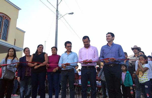 Osvaldo ávila inaugura red de electrificación en Tacoaleche