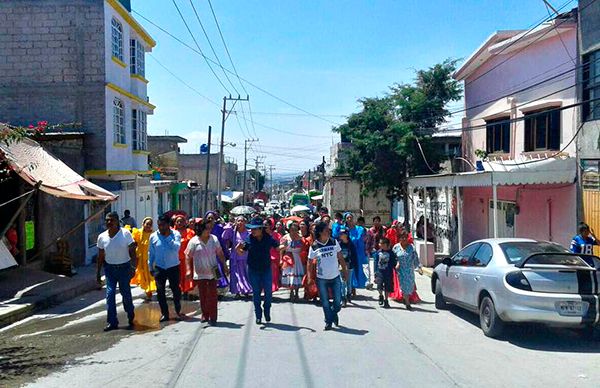 En Ecatepec, el Movimiento Antorchista pavimenta calles