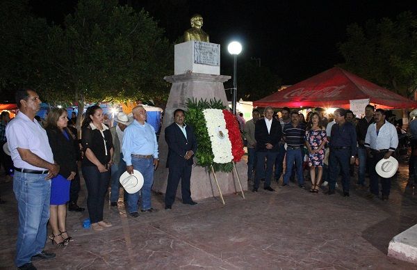 Celebran el grito de independencia en Villa Hidalgo.