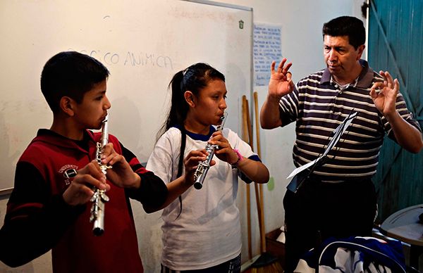  Cien niños estudian en Escuela de Música de La Montaña de Texcoco