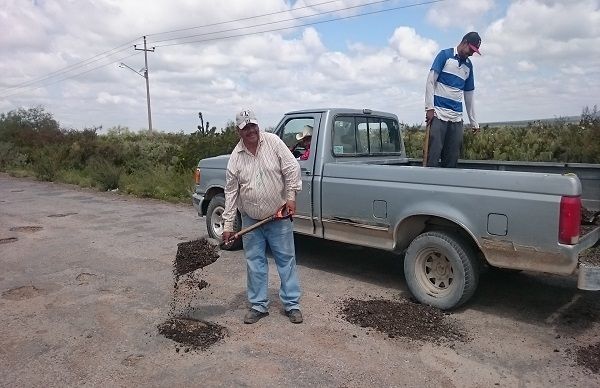 Mejoran vialidades de Santo Domingo con obras de bacheo