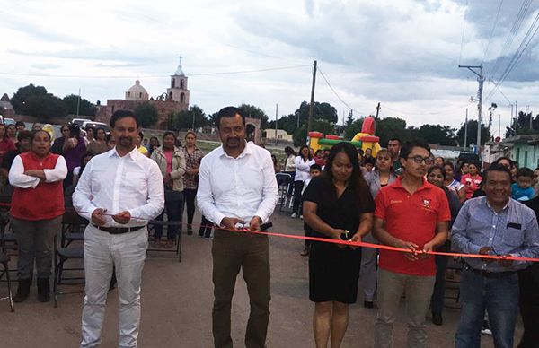 Osvaldo ávila y ciudadanía de Santa Mónica y Zoquite inauguran pavimentación de calles