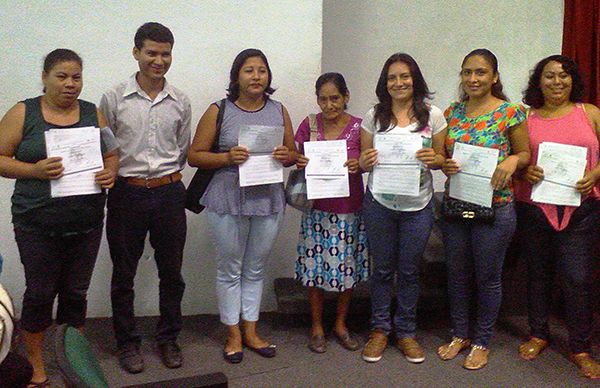 Familias antorchistas reciben bono para ampliación de vivienda 