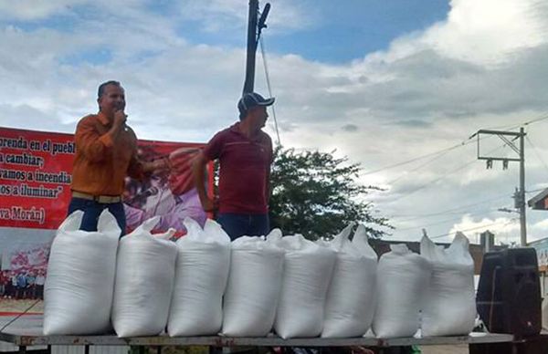 Logra Antorcha fertilizante para campesinos de Amatitlán