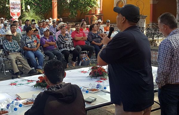 Se reúnen dirigentes naturales de Amatitán con el líder Campos Flores