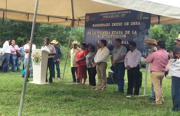 Antorcha da banderazo de electrificación en comunidad de Tierra Blanca