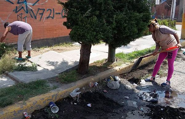 Vecinos de San Isidro organizaron jornada de limpieza a falta de servicios públicos