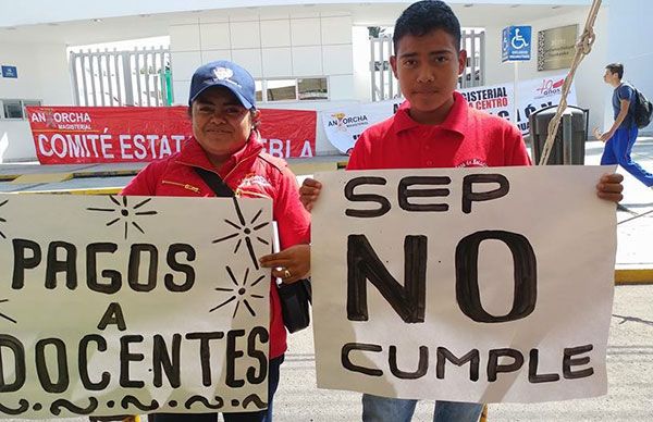 Protestan maestros ante SEP por falta de soluciones