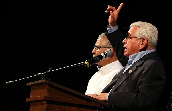 Hay que detener el modelo neoliberal que mata de hambre al mundo, dijo Aquiles Córdova al inaugurar encuentro teatral