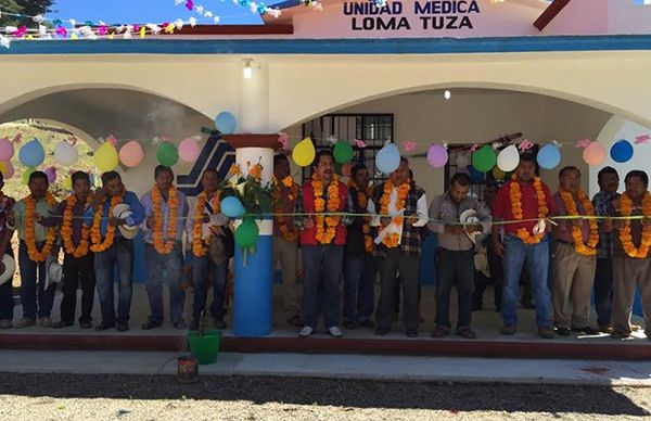 Inaugura Antorcha pavimentación y Clínica de Salud en Loma Tuza