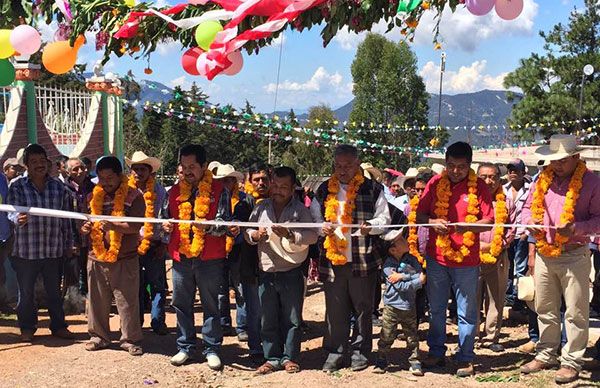  Inauguran pavimentación y clínica de salud en Loma Tuza