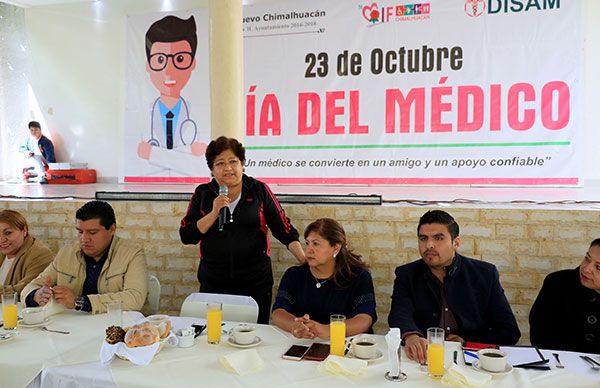 Reconocen a médicos en Chimalhuacán