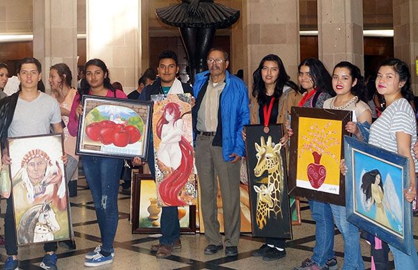 Duranguenses ganan dos terceros lugares en Pintura