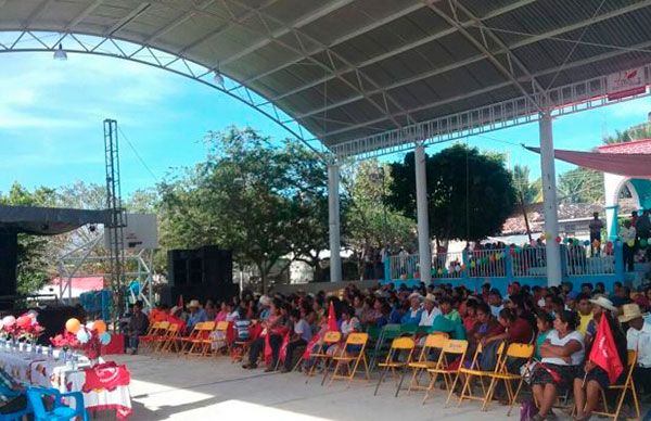  Antorcha inaugura techado de cancha en Concepción Las Mesas 