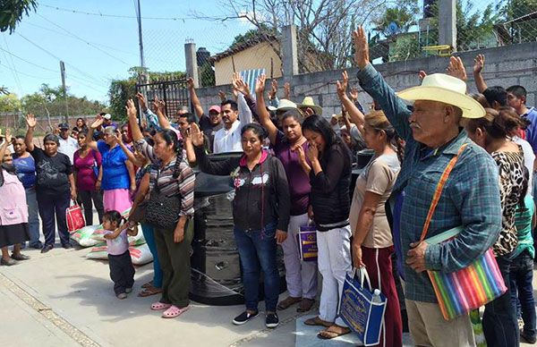 Alcaldesa de Cualac cumple a antorchistas