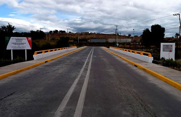 Inauguran puente vehicular gracias a gestión antorchista 