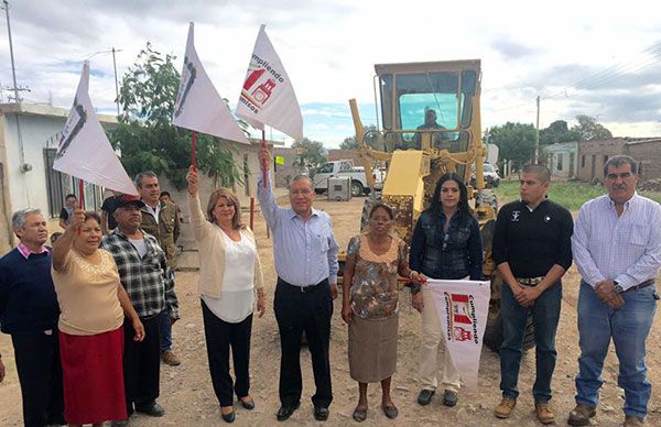  Inicia pavimentación de calle en Ejido Benavides