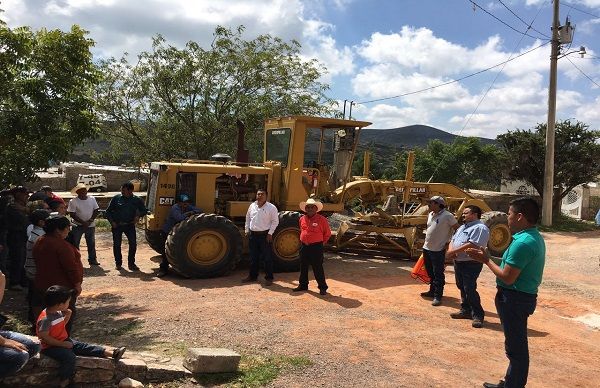 Arranca  alcalde antorchista de Armadillo de los Infante  obra de pavimento