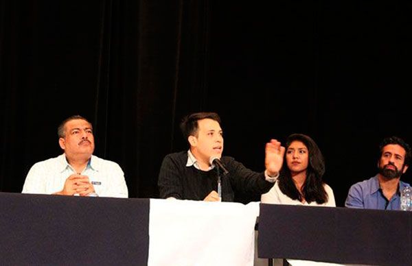 Imparte Jasón Celis conferencia a estudiantes de Jalisco 