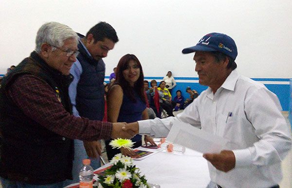 Familias reciben apoyos para proyectos productivos