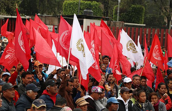 Antorchistas instalan plantón frente al Congreso de la Unión 