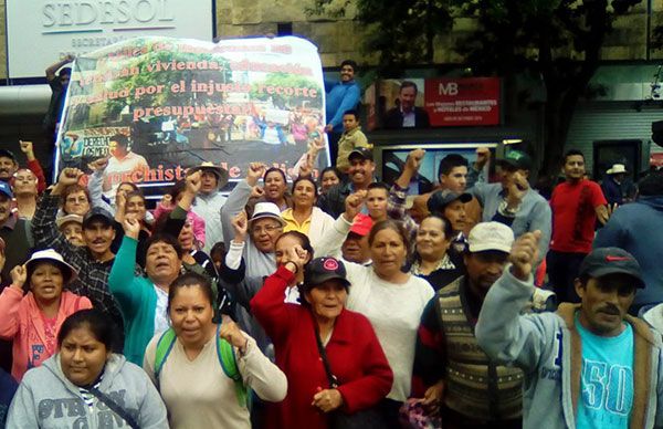 Tapatíos participan en manifestación contra el recorte presupuestal