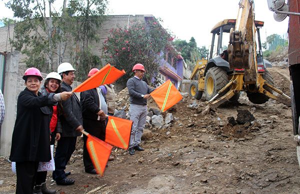 Iniciaron pavimentación en la Plutarco Elías Calles