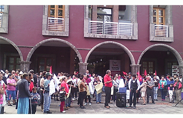 Alumnos de Carapan apoyan quinto lunes de protesta en Zamora