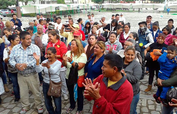 Escobedenses protestan frente a palacio municipal 