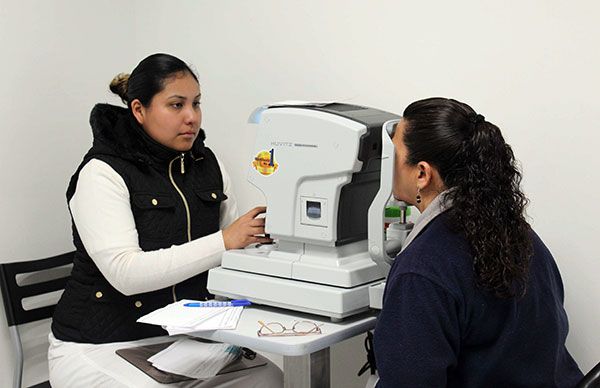  Atienden problemas de salud visual en Ixtapaluca 