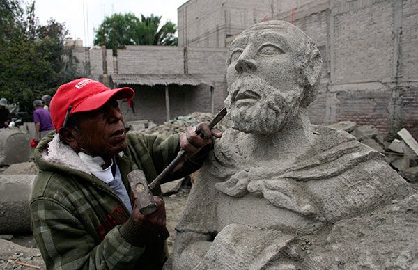 Continúa embellecimiento de parroquia de Xochiaca