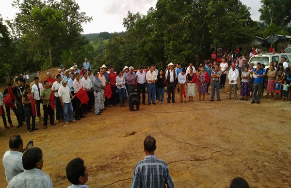 Antorcha logra recursos para pavimentaciones en Mecayapan