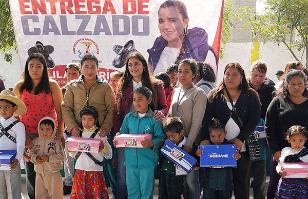  Con entrega de calzado, Antorcha a la cabeza en materia de apoyo a la educación 