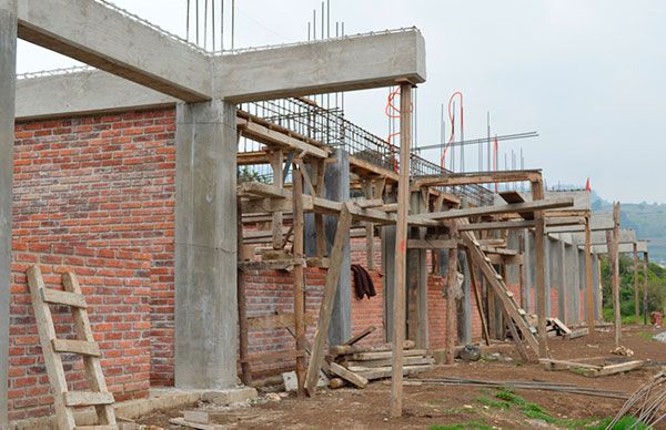 Avanza construcción de preparatoria en Tepexoxuca