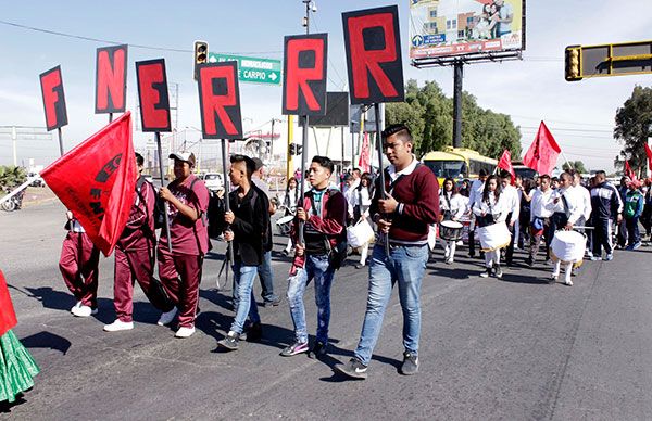 Más de 3 mil estudiantes exigen a Indalecio Ríos cumpla