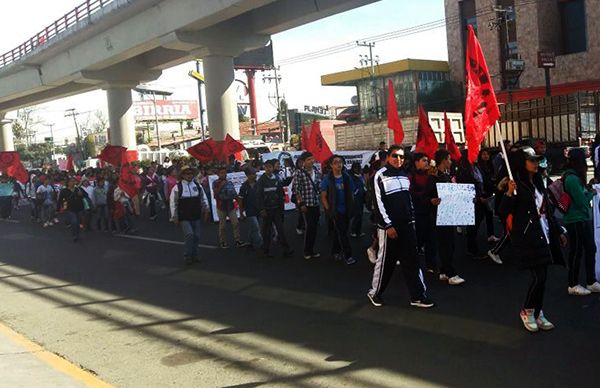 Ante incumplimientos del edil, estudiantes de Ecatepec se manifiestan