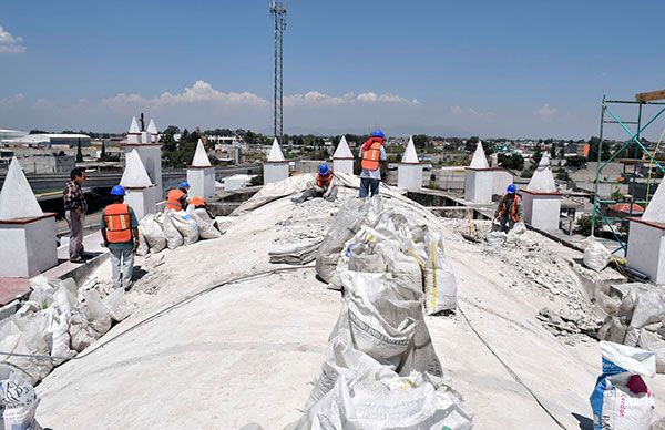 Continúa restauración en parroquia de Santa María Tulantongo